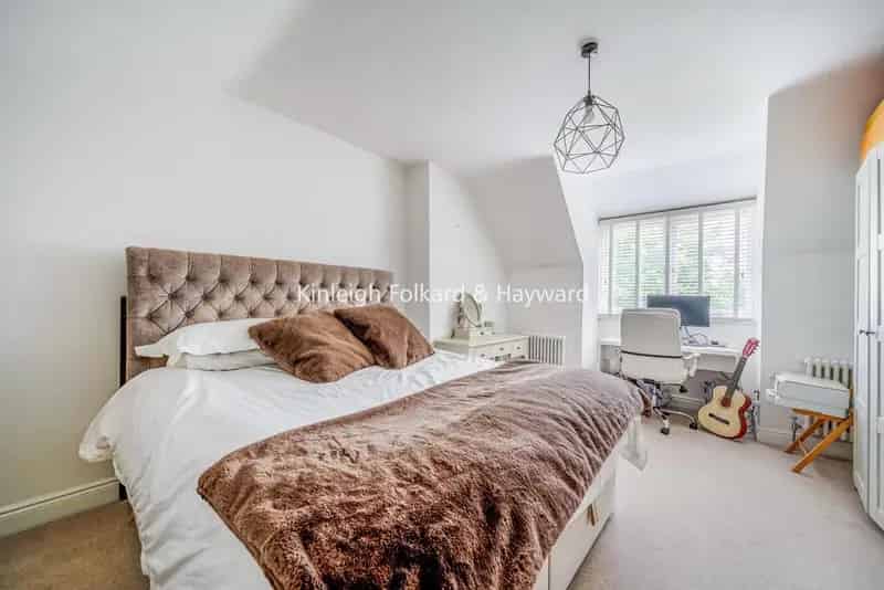 3-Bed Split-Level Flat Near Excellent Schools