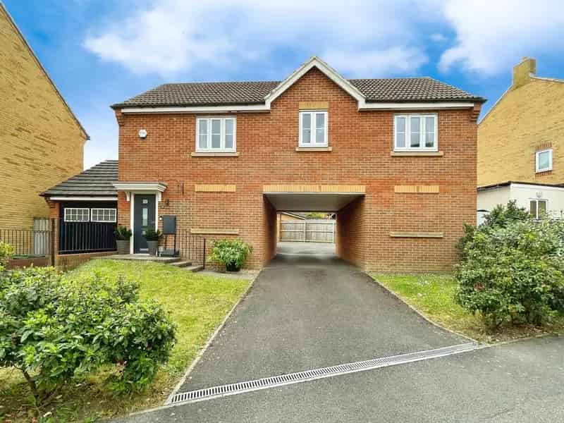2 bedroom coach house for sale