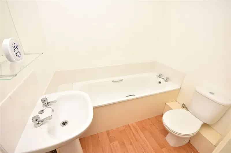 Spacious 2-Bed Duplex Apartment with En-Suite and Parking