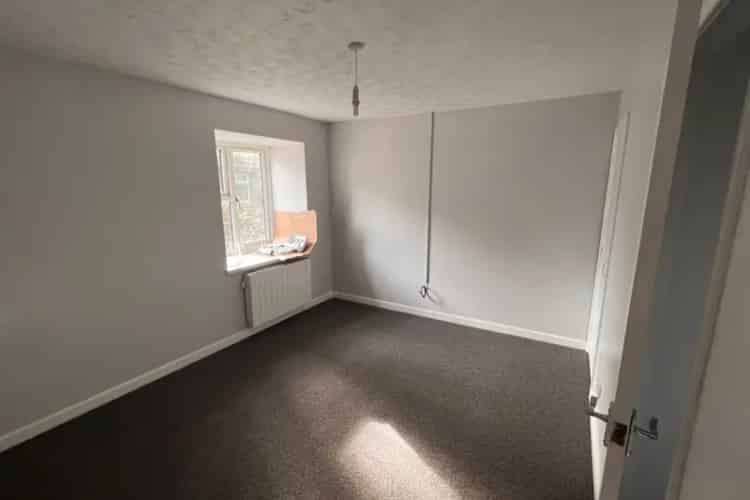 Charming 1-Bedroom House on Quiet Road
