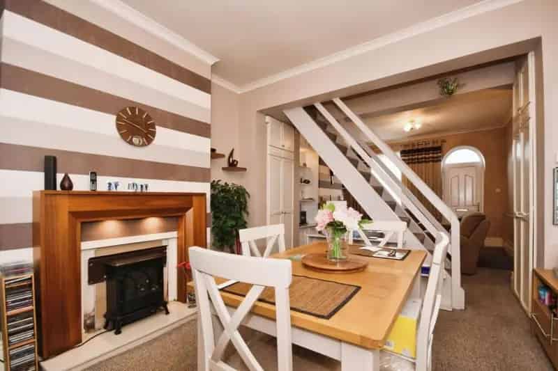 2 bed house for sale