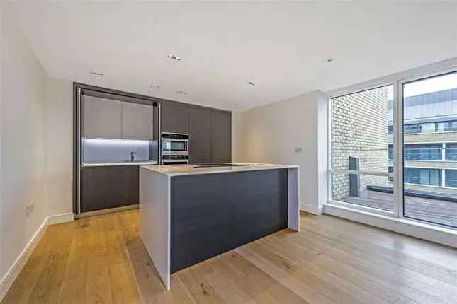 Flat to rent in Kew Bridge Road, Brentford TW8