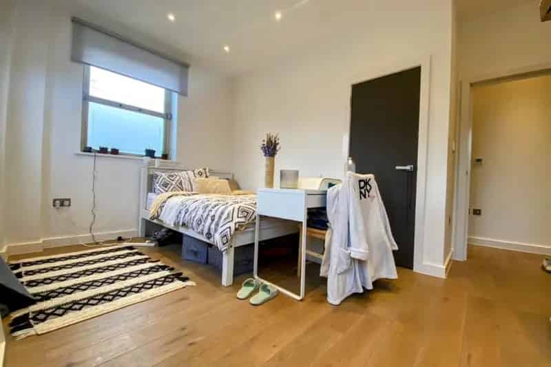 2-Bed Flat with Parking Zero Deposit Guarantee Available
