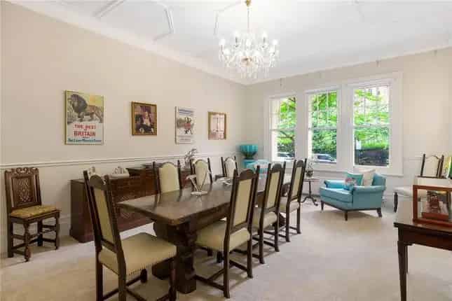 4 Bedroom Apartment for Sale in Oakwood Court Kensington