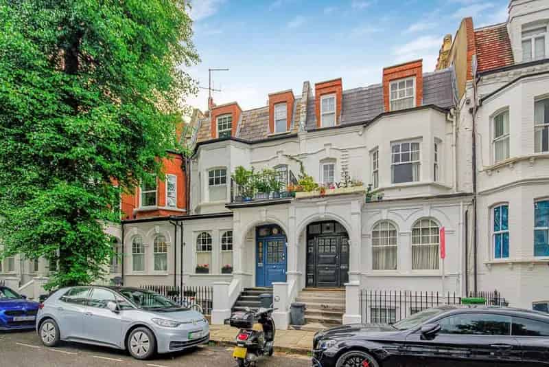 Charming 2-Bedroom Furnished Apartment with Private Garden