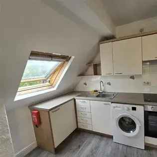 1 Bedroom Flat Manchester 35m² Part Furnished Near Hospitals Universities