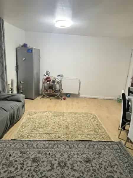3 Bed Ground Floor House Near Park and Lake