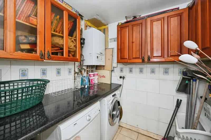 3 Bedroom End Terrace House For Sale