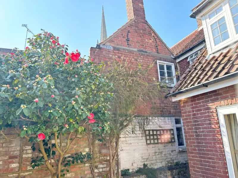 2 Bed Grade II Listed Cottage for Sale