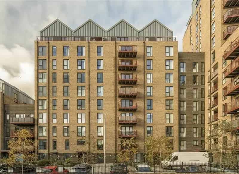 One Bedroom Flat Near DLR Canary Wharf Bank