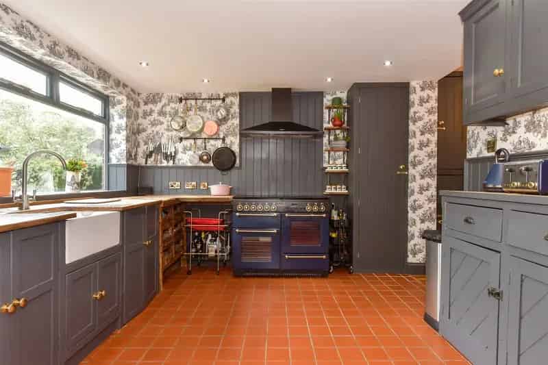 4 Bedroom Detached House for Sale Near Whitstable Station and Beach