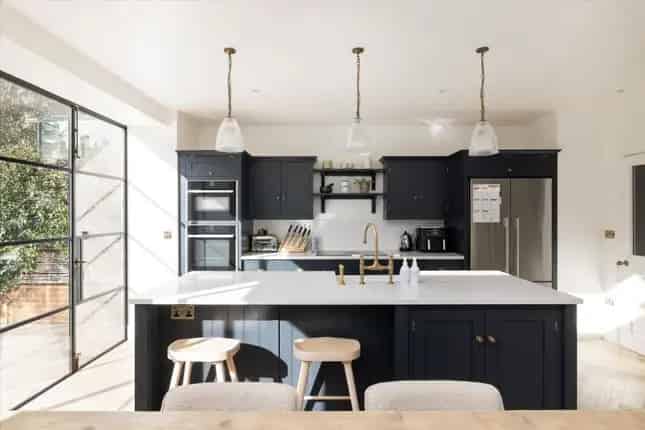 4 Storey Terraced House for Sale in London N5