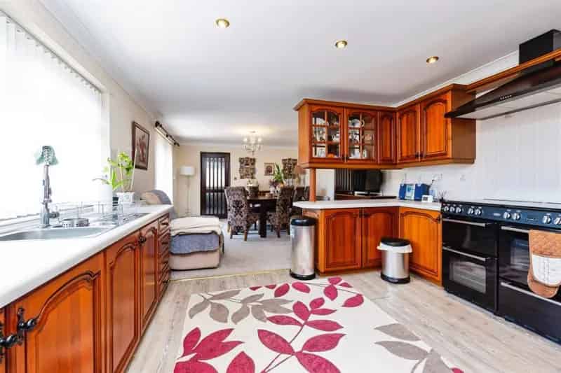 Spacious 3-Bed Detached Bungalow with En-Suites and Garage