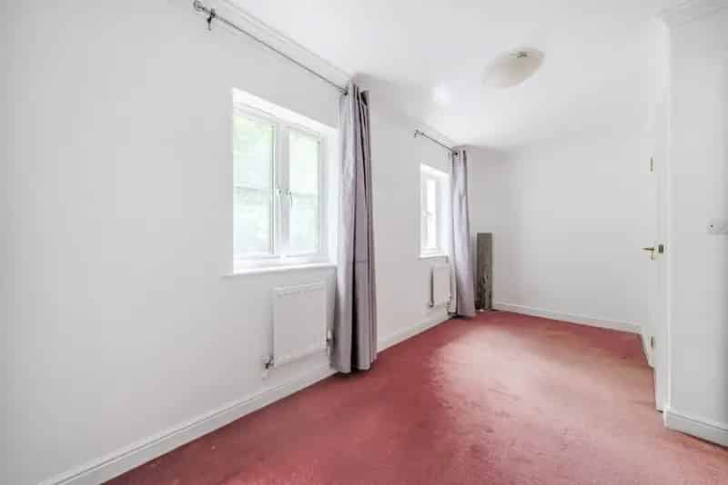 Four Bedroom Mid Terrace House Near Peckham Rye
