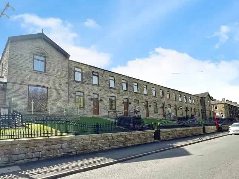 20 Bedroom End Terrace House Investment Opportunity