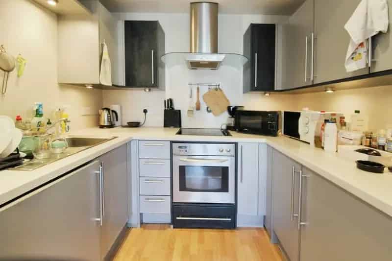 1 Bedroom 13th Floor Apartment Spectacular Views No Chain
