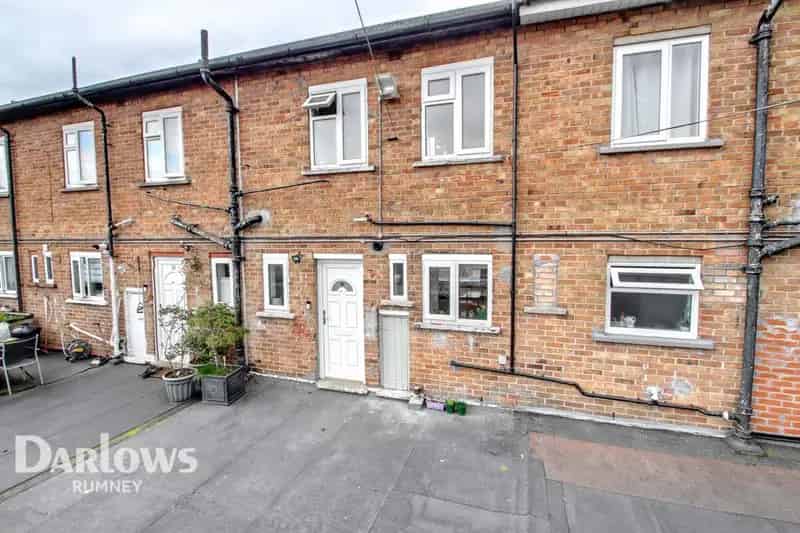 2 Bedroom Maisonette for Sale - Refurbished to High Standard