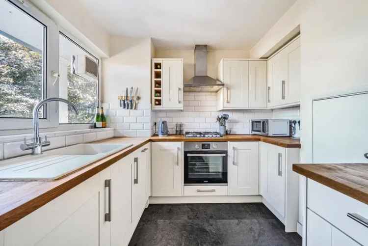 Flat For Sale in St James Crescent, City of Edinburgh, Scotland