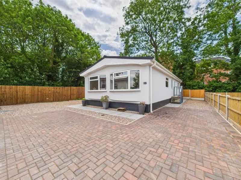 2 Bedroom Refurbished Park Home for Sale Over 25s