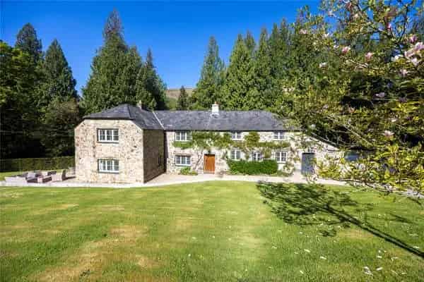 Exceptional Country Home in Dartmoor with Annexe and Stables