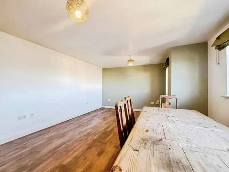2 Bedroom Flat to Let Repton Park Ashford