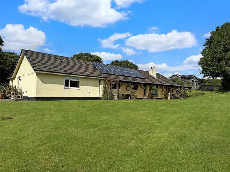 Detached 4-Bedroom Bungalow with Cabin and 7.6 Acres