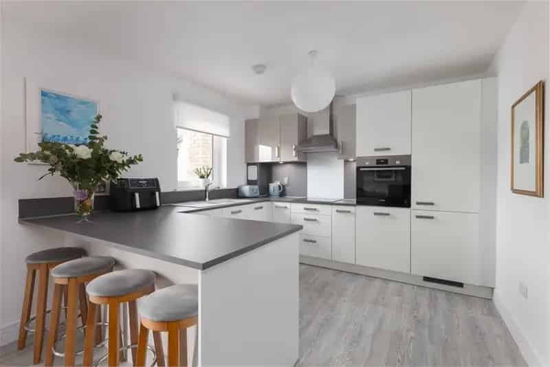 2 Bed Flat Ground Floor with 1 Reception Cammo Estate