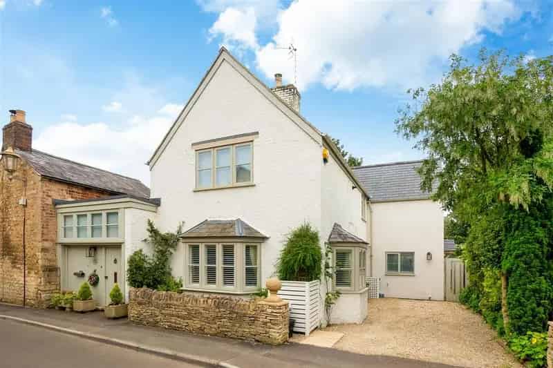 4 Bedroom Cotswolds Home for Sale