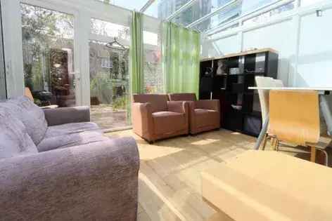 4 Room House 49 m² London 3-24 Month Rental