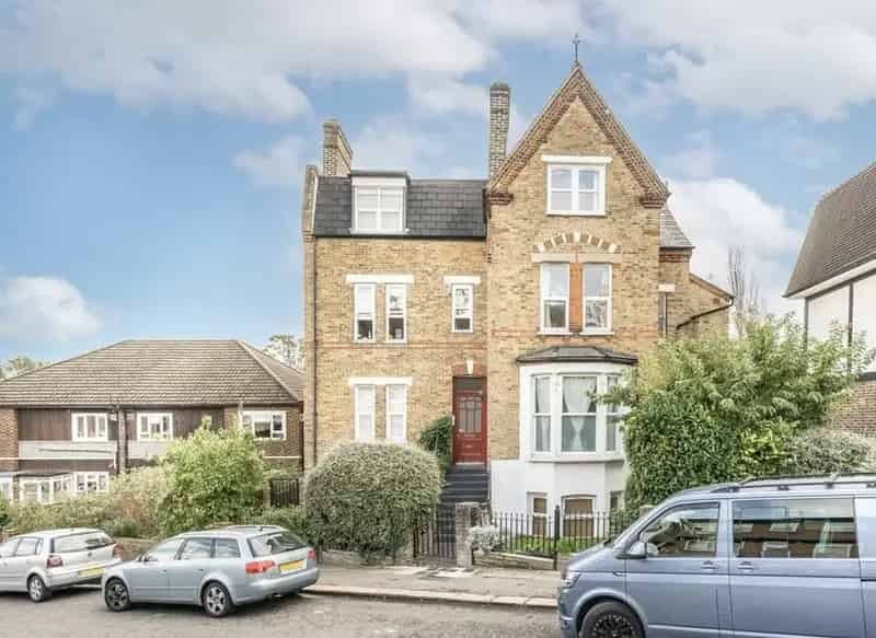 Spacious One Bedroom Flat Development Opportunity Chain Free Large Garden
