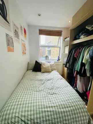 Flat to rent in Railton Road, London SE24