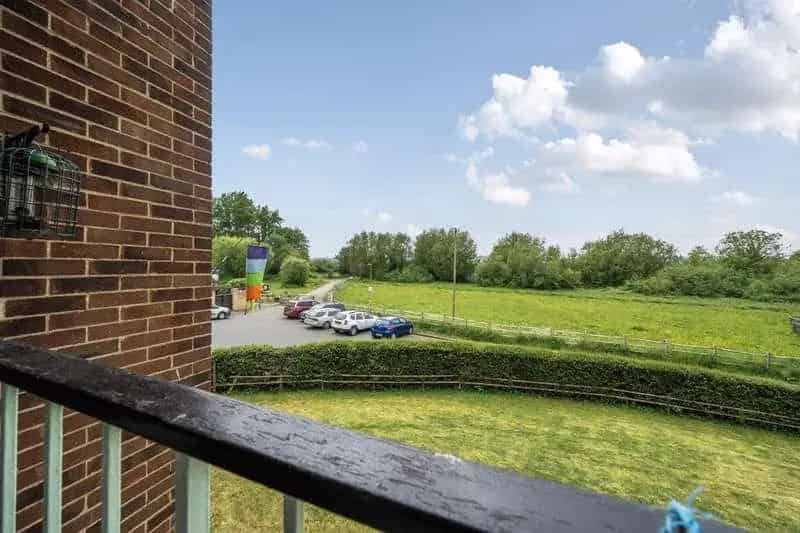 2 bed flat for sale