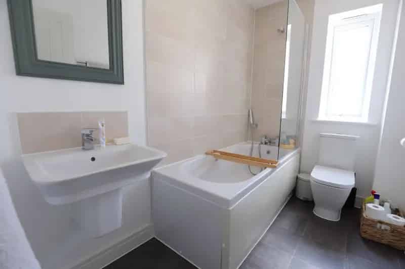 3 Bedroom Semi-Detached House to Rent