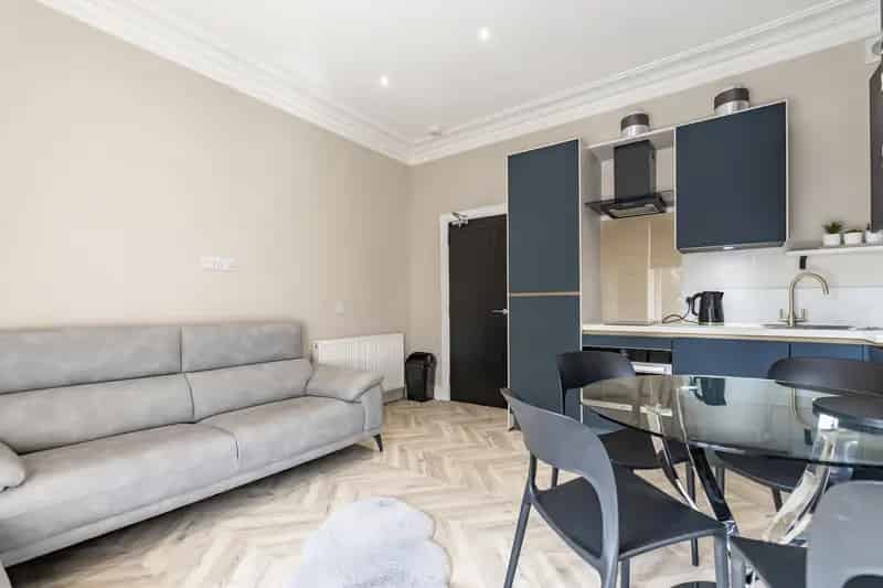2 Bed Apartment Rosemount City Centre