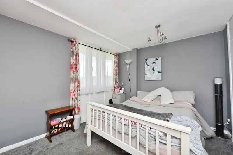 2 Bedroom Mid Terrace Flat for Sale Sheffield S8