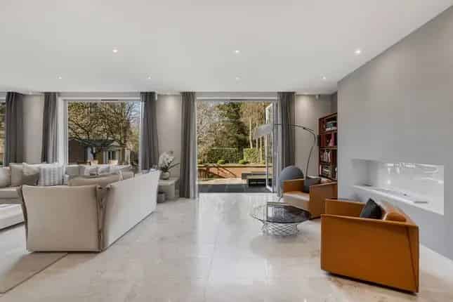 Luxury Hampstead Property for Sale: Spacious Home with Wellness Facilities