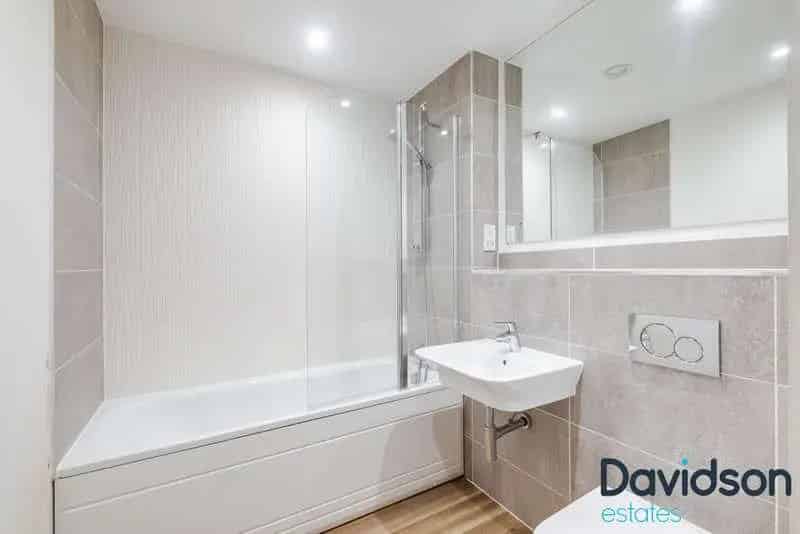 1 Bed Flat for Sale Great Investment Tenanted High Spec