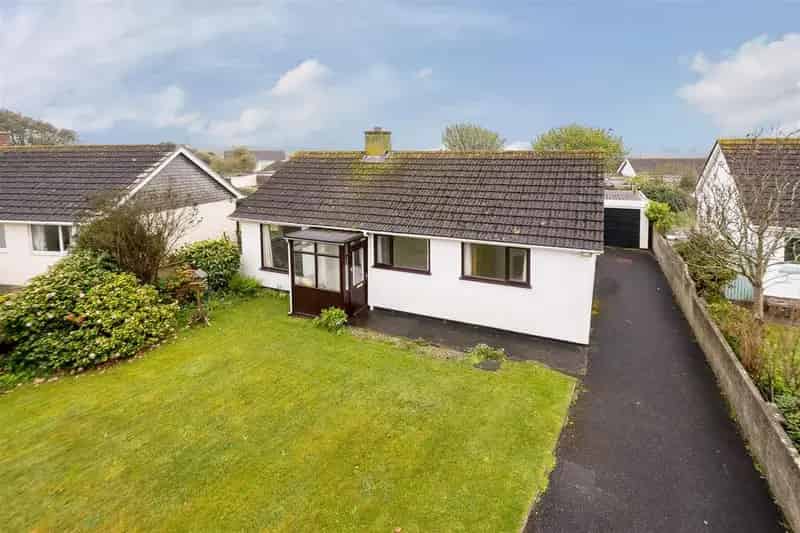 3 Bedroom Bungalow For Sale