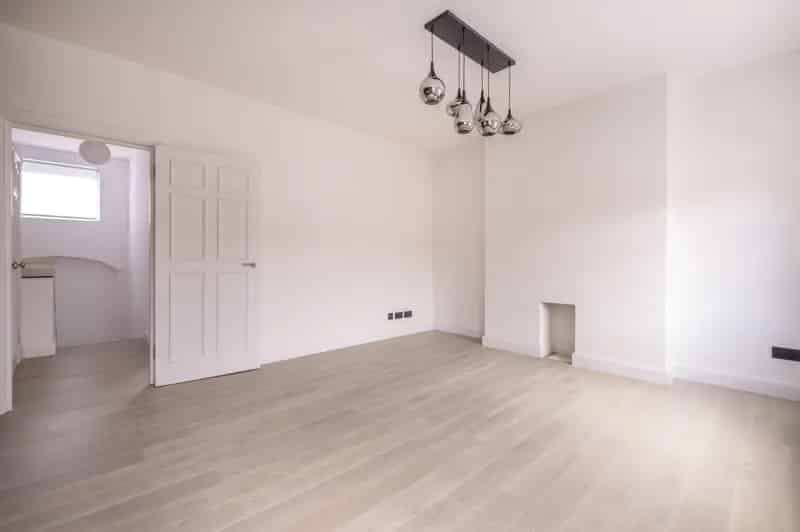 2 Bedroom Flat for Sale near Queens Park