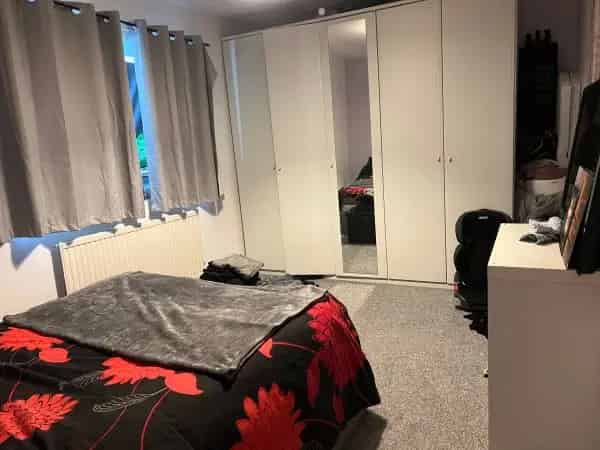 2 Bedroom Ground Floor Flat with Garden and Garage