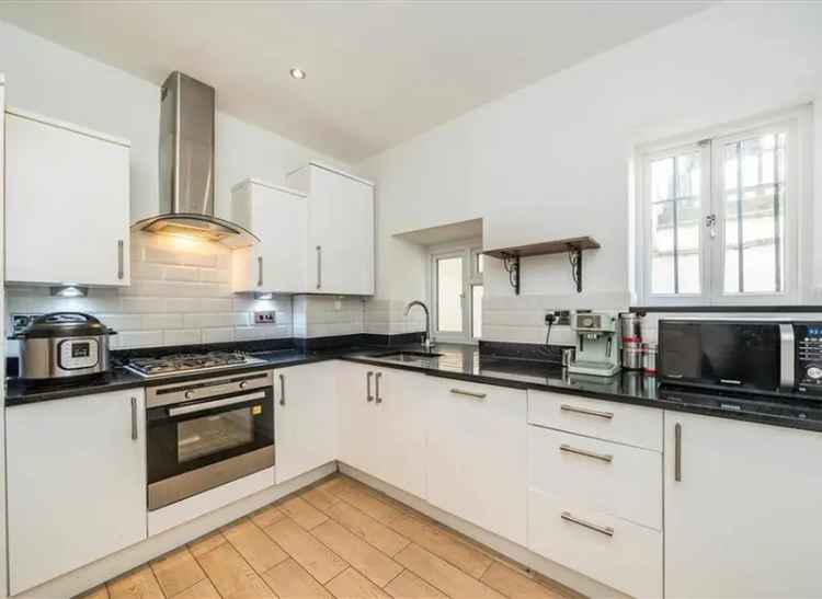 3-Bedroom House near Gloucester Road