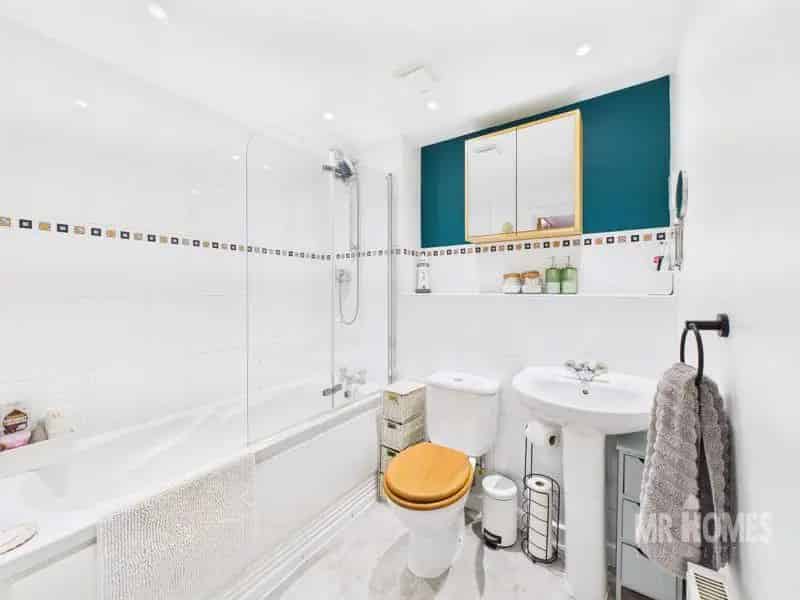 2 Bed Flat for Sale Cardiff - Immaculate Apartment