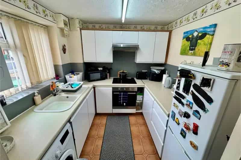 End Terraced House Two Double Bedrooms Garden Parking Zero Deposit