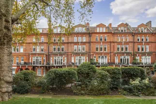 3 Bedroom Flat for Sale in Elm Park Gardens Chelsea SW10