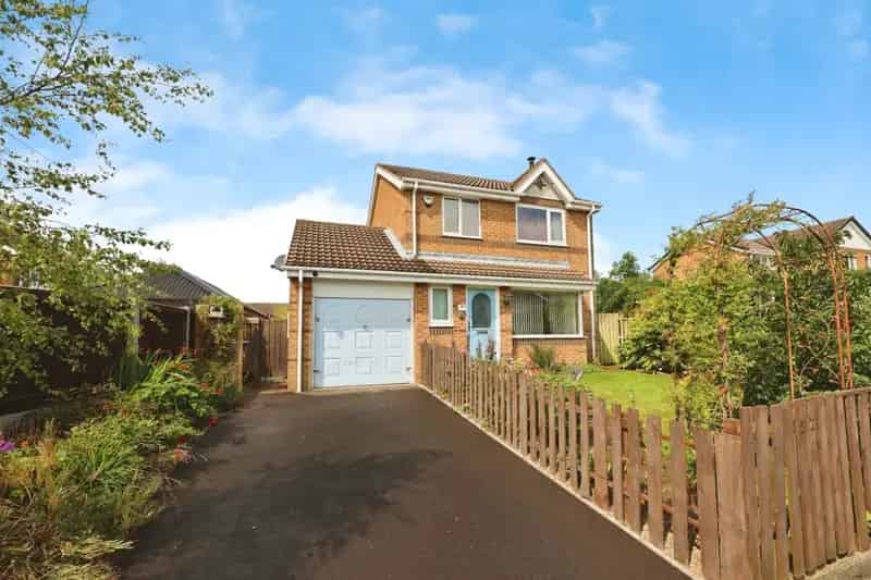 3 bedroom House
 For Sale 
Total Size: 1131 SQ FT