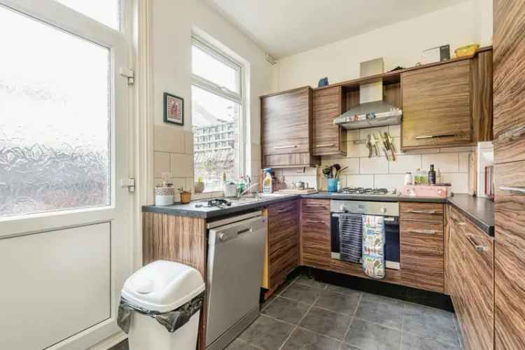 Three Bedroom Mid Terrace House Horsforth