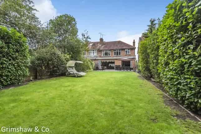 Semi-Detached House for Sale in Ealing W5