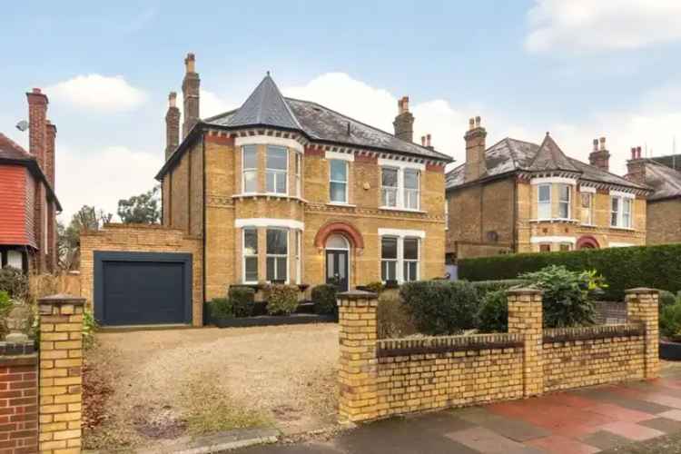 6 Bedroom Detached House for Sale