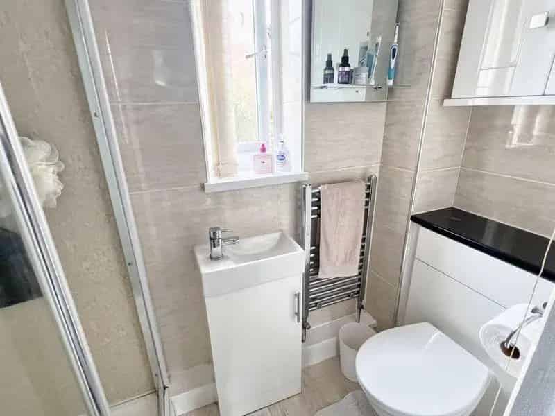 4 bed house for sale