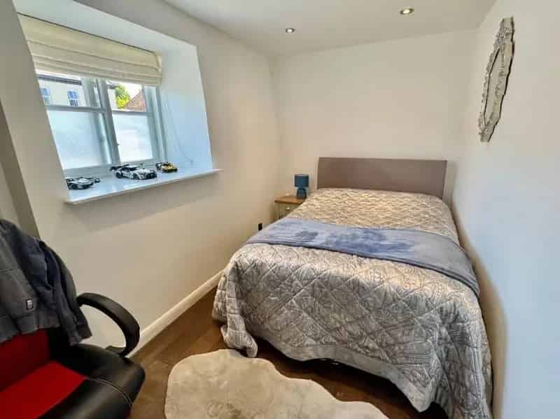 2 Bed Barn Conversion Near Castle Grounds
